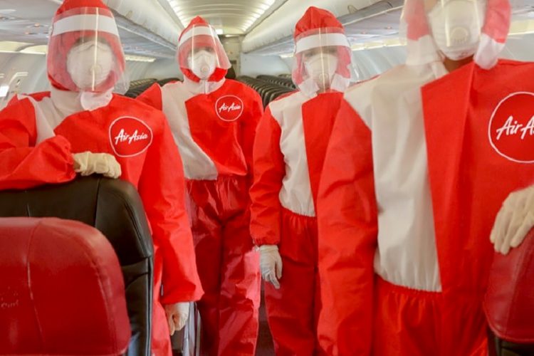 новость 28-04-2020 Авиакомпания AirAsia снабдила экипаж новой униформой