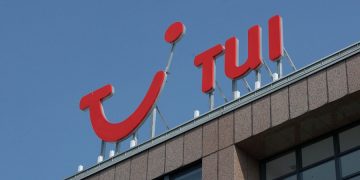 новость 01-04-2020 TUI U. K. решил уволить около 11 000 сотрудников