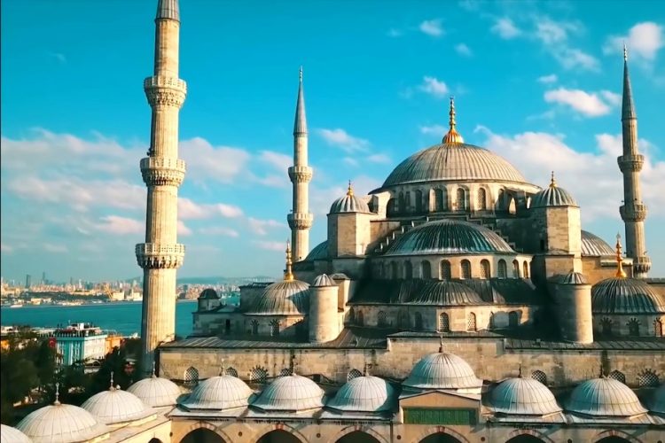 Туроператор перебронирует туры в Турцию без доплат