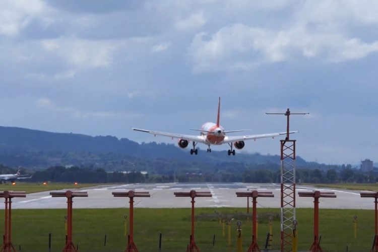 EasyJet разрывает договор покупки самолетов, чтобы не стать банкротом