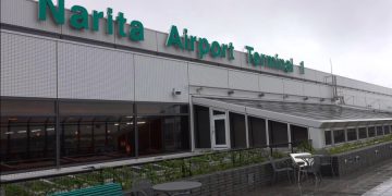 Аэропорт Нарита установил кровати для туристов, которые не могут выехать на родину