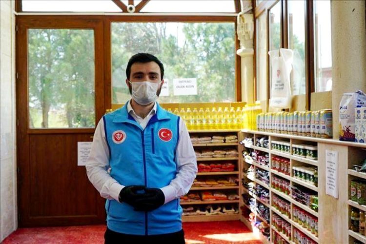 Мечеть в Стамбуле стала волонтерским центром