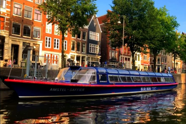 Амстердам не будет открывать новые магазины, несмотря на кризис