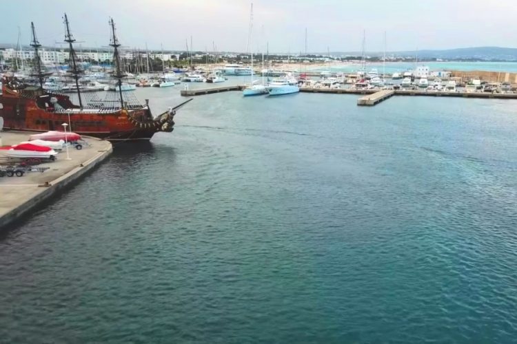 Тунис послабит карантин с 4 мая