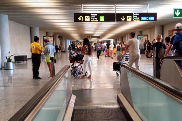 Еще одна авиакомпания продлевает карантин до 17 июня