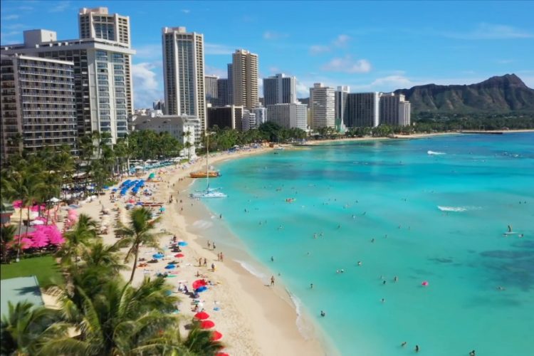 В отелях Гавайев не хватило мест для медиков, которые борются с COVID-19