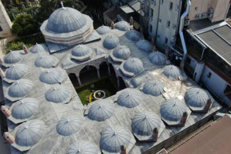 В Стамбуле обворовали мечеть