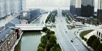 Десятки тысяч пассажиров выехали из Уханя