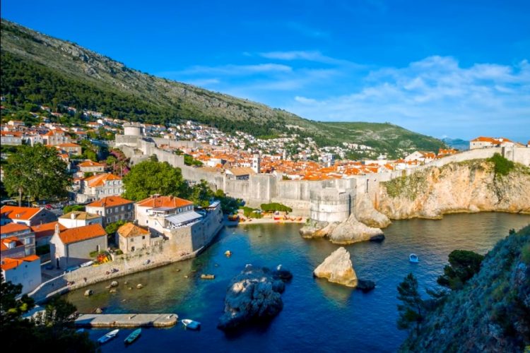 Иммигранты относятся к карантину в Хорватии спокойно