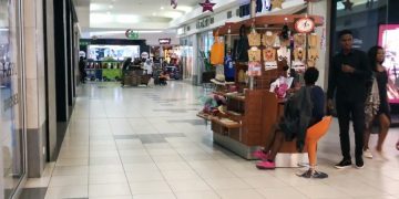 Аэропорты Нигерии призывают отказаться от лотков для личных вещей