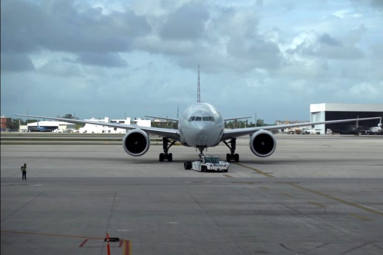 Авиакомпании США будут возить по 10 пассажиров на каждом рейсе