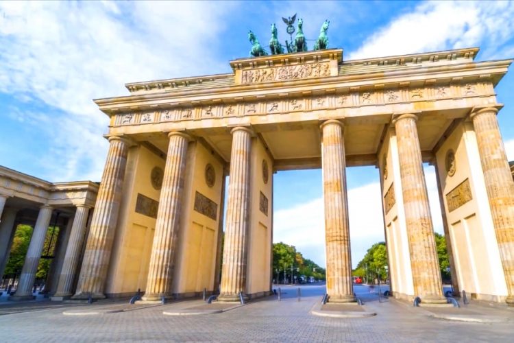 Туроператор TUI задерживает выплаты туристам