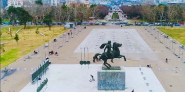 Российских докторов бесплатно отправят на отдых в Грецию