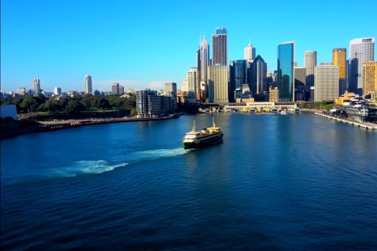 Google анализирует сокращение посещений общественных мест