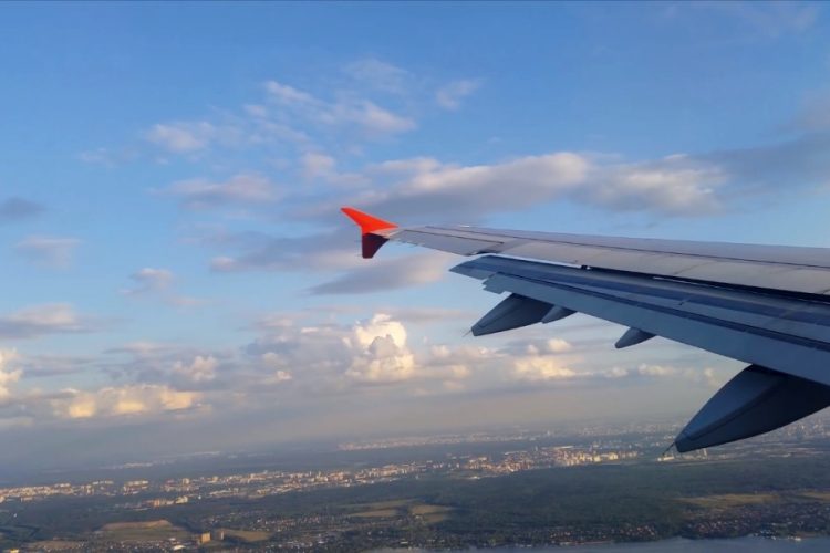 Рейсы по России могут практически полностью прекратиться в апреле