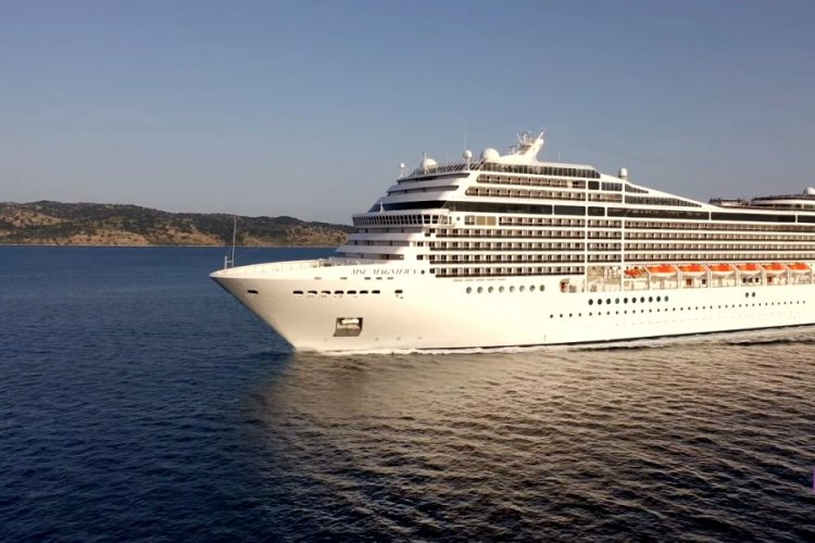 Корабль не может завершить кругосветное путешествие из-за карантина