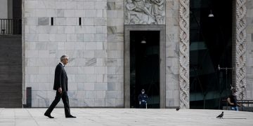 Андреа Бочелли выступил в пустом Миланском соборе