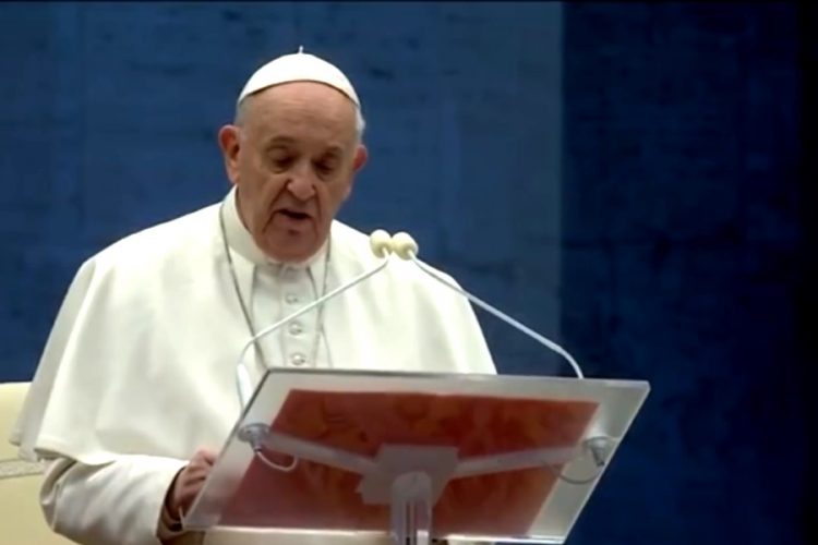 Папа Франциск помолился о тех, кто зарабатывает на пандемии