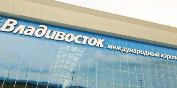 Россиянам рекомендовали не встречать родственников в аэропорту Владивостока