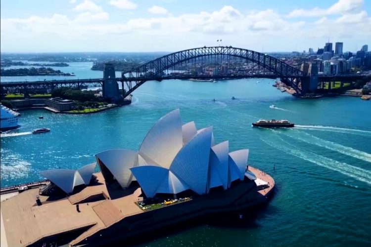 Сиднейский Оперный театр приглашает на представление онлайн