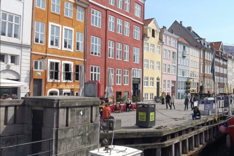 Дания постепенно снимает карантин