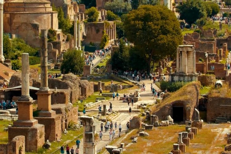 В Италии собираются поставить пластиковые боксы, чтобы обеспечить дистанцию