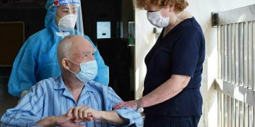 Британские туристы считают незабываемым лечение от Covid-19 во Вьетнаме