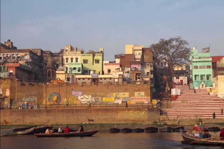 Туристов выгоняют из отелей в Индии