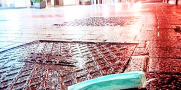 новость 30-05-2020 За разбрасывание масок Испания вводит штрафы до €3000