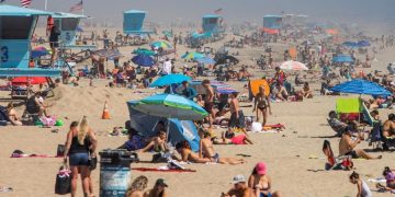 новость 02-05-2020 Города Калифорнии протестуют против закрытия пляжей