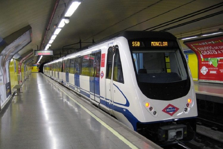 новость 25-05-2020 Торговые автоматы по продаже масок появятся в метро Мадрида