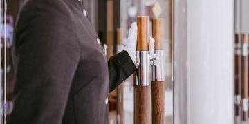новость 07-05-2020 Берлинский отель Adlon Kempinski запускает «сервис белых перчаток»
