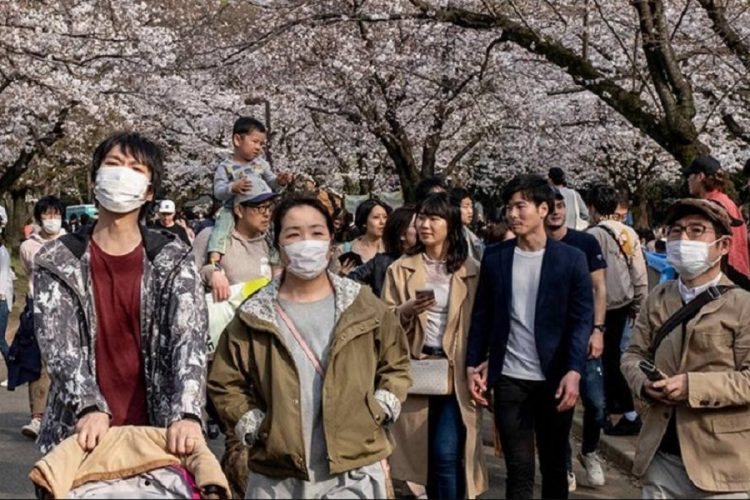 новость 22-05-2020 Синдзо Абэ отменил режим чрезвычайного положения в Японии