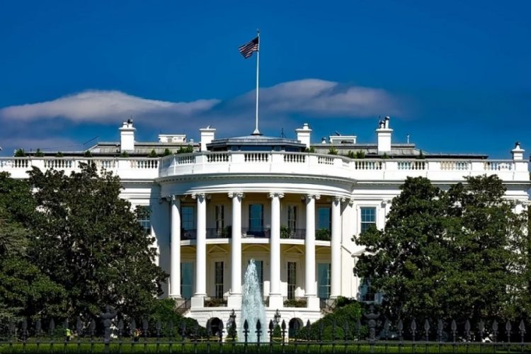 новость 26-05-2020 США запрещают въезжать путешественникам из Бразилии