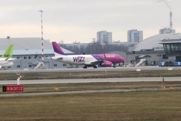 Аэропорт Риги разрабатывает меры безопасности для возобновления работы