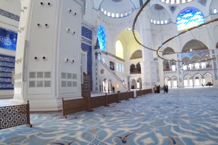 Мечеть Чамлыджа (Стамбул) приняла 7 млн.туристов