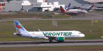Frontier Airlines объяснили, будут ли пассажиры доплачивать за свободное соседнее место