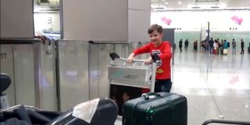 В аэропорту Гонконга будут проводить дезинфекцию ультрафиолетом