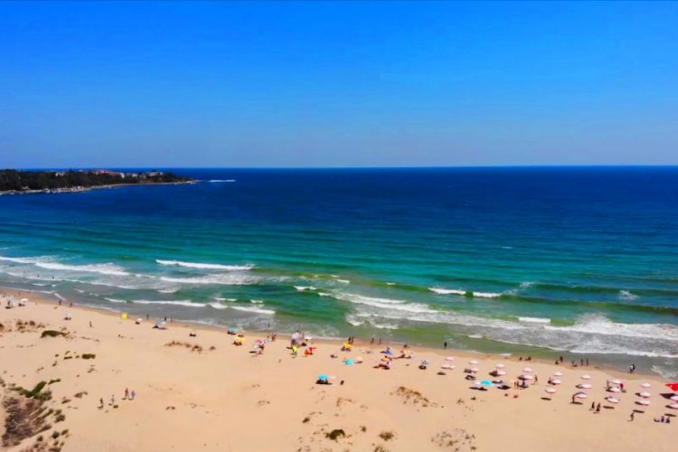 Отдых в Болгарии станет ближе - справок об отсутствии Covid-19 не нужно, лежаки и зонты подешевеют