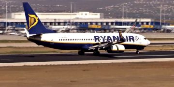 Пассажиры Ryanair будут проситься в туалет у бортпроводников