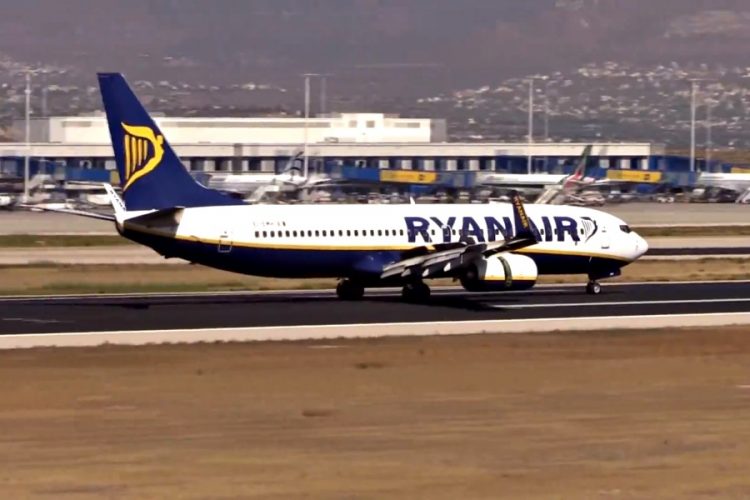 Пассажиры Ryanair будут проситься в туалет у бортпроводников