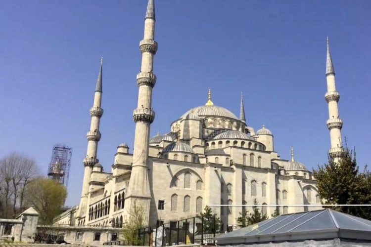 В Турции разрешат посещать мечети с 12 июня