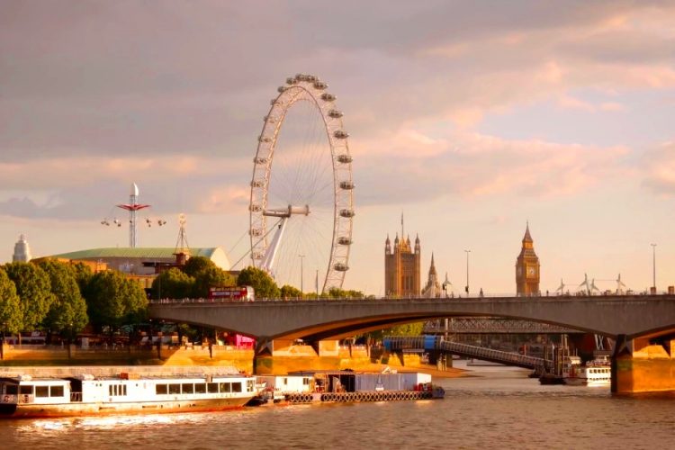 В Великобритании впервые запретили автостоп