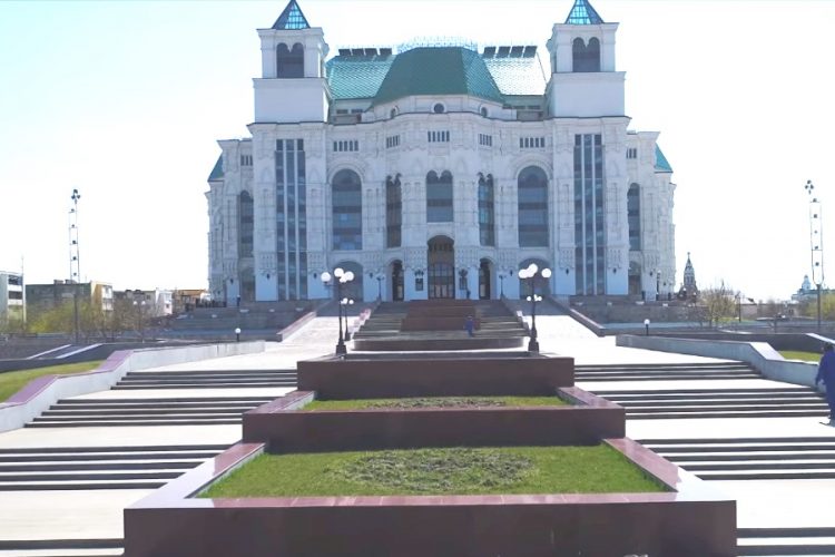 На КПП в Астраханской области ежедневно разворачивают около сотни машин