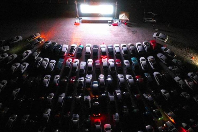 В турецкой провинции Невшехир открыли "автомобильный" кинотеатр