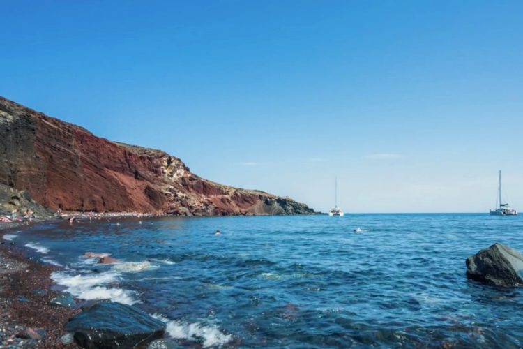 Греция возобновила регулярное паромное сообщение со своими островами