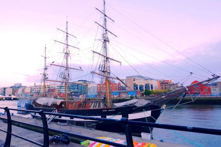 Ирландия будет снимать карантин поэтапно