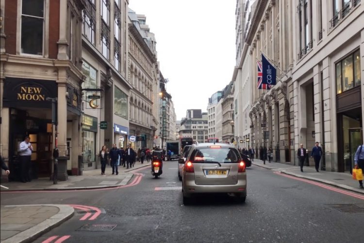 Только 1 из 10 пассажиров сможет получить место в общественном транспорте Великобритании