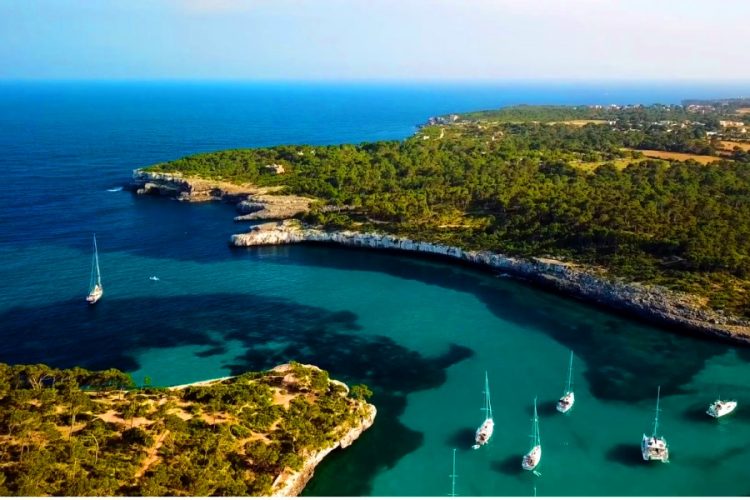 Reuters выделили рекомендации для туристов по 7 странам