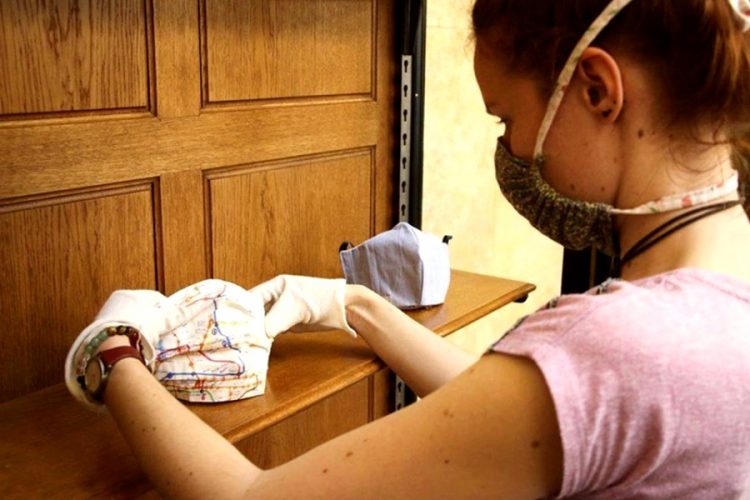 Музей в Праге открыл выставку самого узнаваемого атрибута пандемии